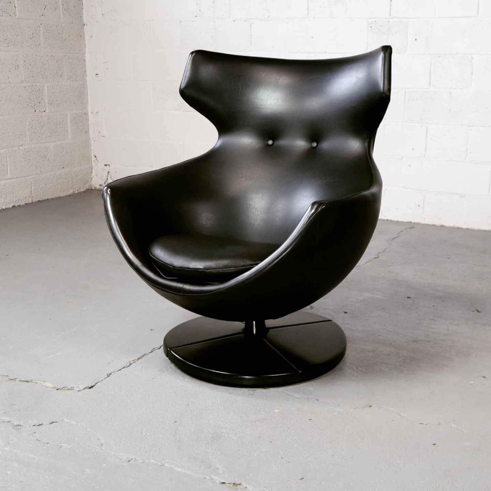 Jupiter chair by Pierre Guariche