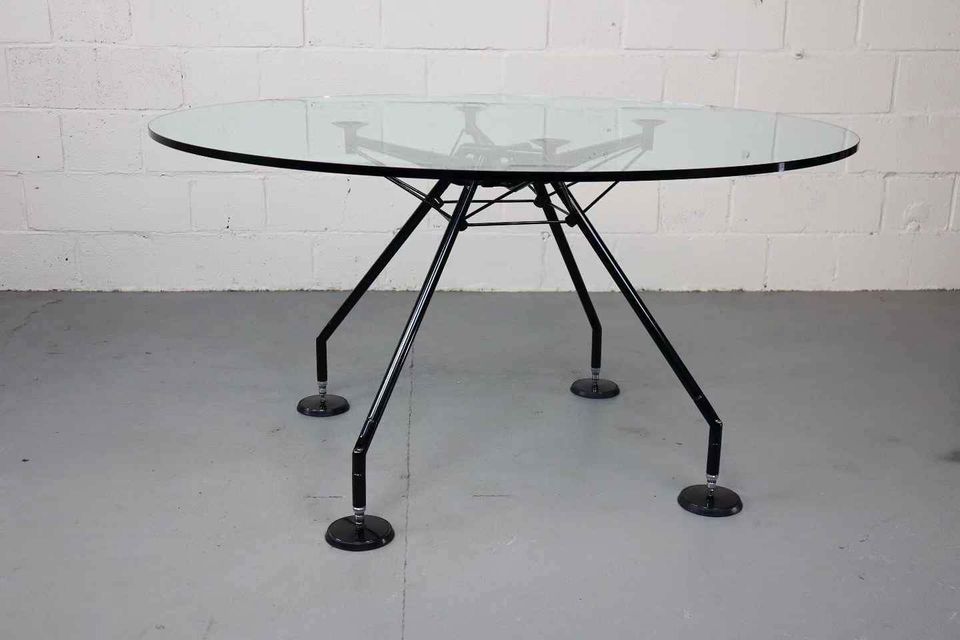 Nomos table by Norman Foster for Tecno